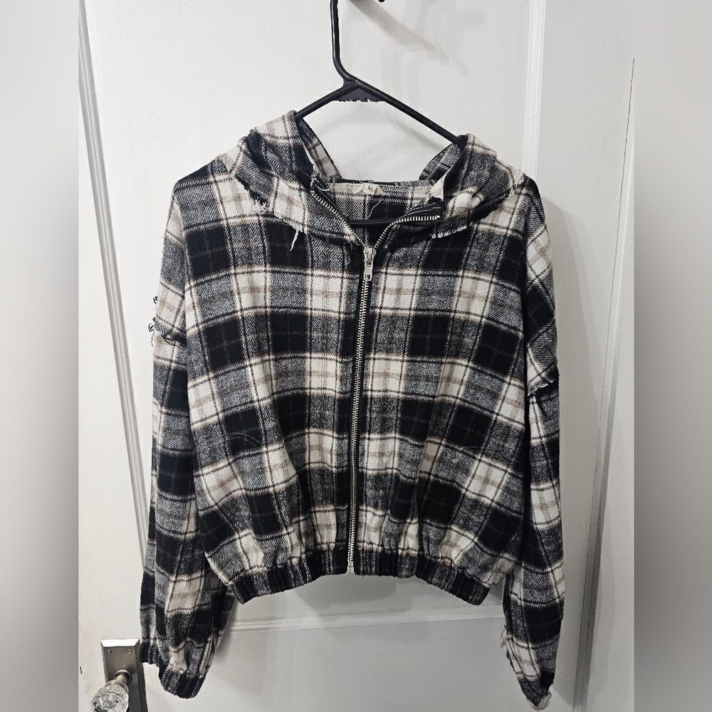 Pol womens flannel zip up jacket with hood and elbow patches. Sz m